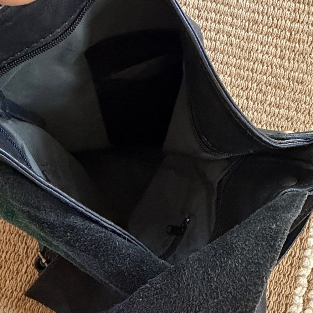 Classic Black Leather Crossbody Bag - Picture 6 of 7